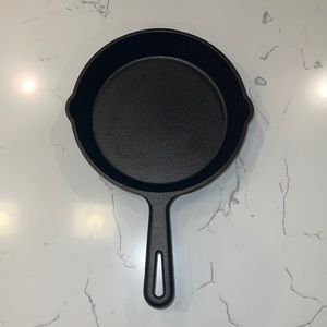 Artisanal Kitchen Supply Cast Iron Skilllet